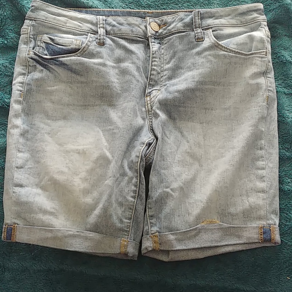 Bermuda short.